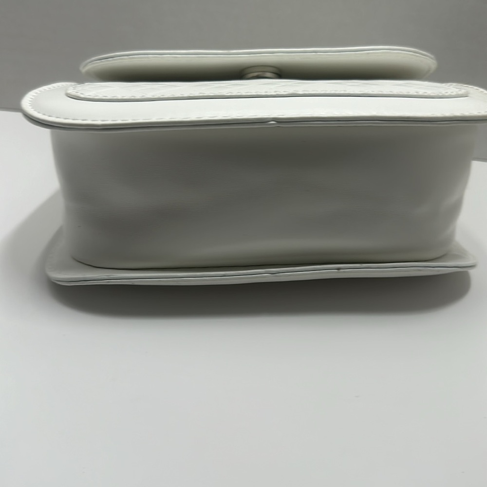 🔥Vintage✨ NWT Chic White Faux Leather Saddle Crossbody Bag - Trendy & Versatile! - Picture 10 of 12